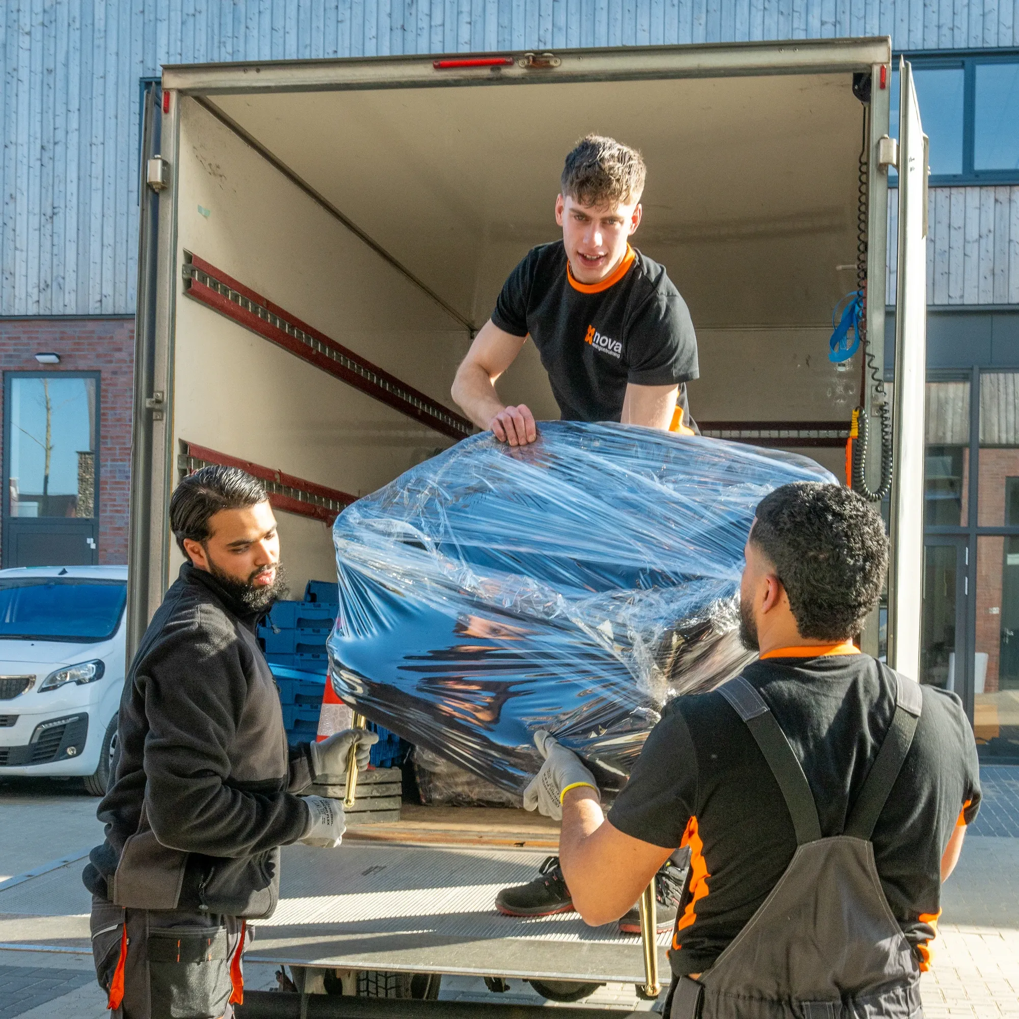 The Nova Woningontruiming team at work